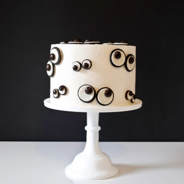 Spooky All Eyes on You Cake
