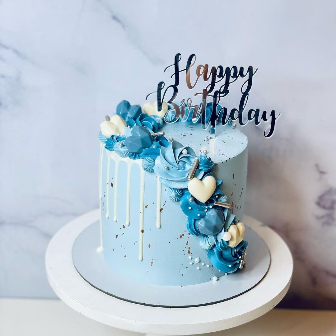 blue bday drip cake
