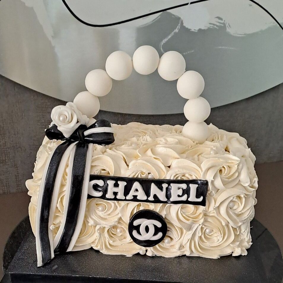 chanel bag cake