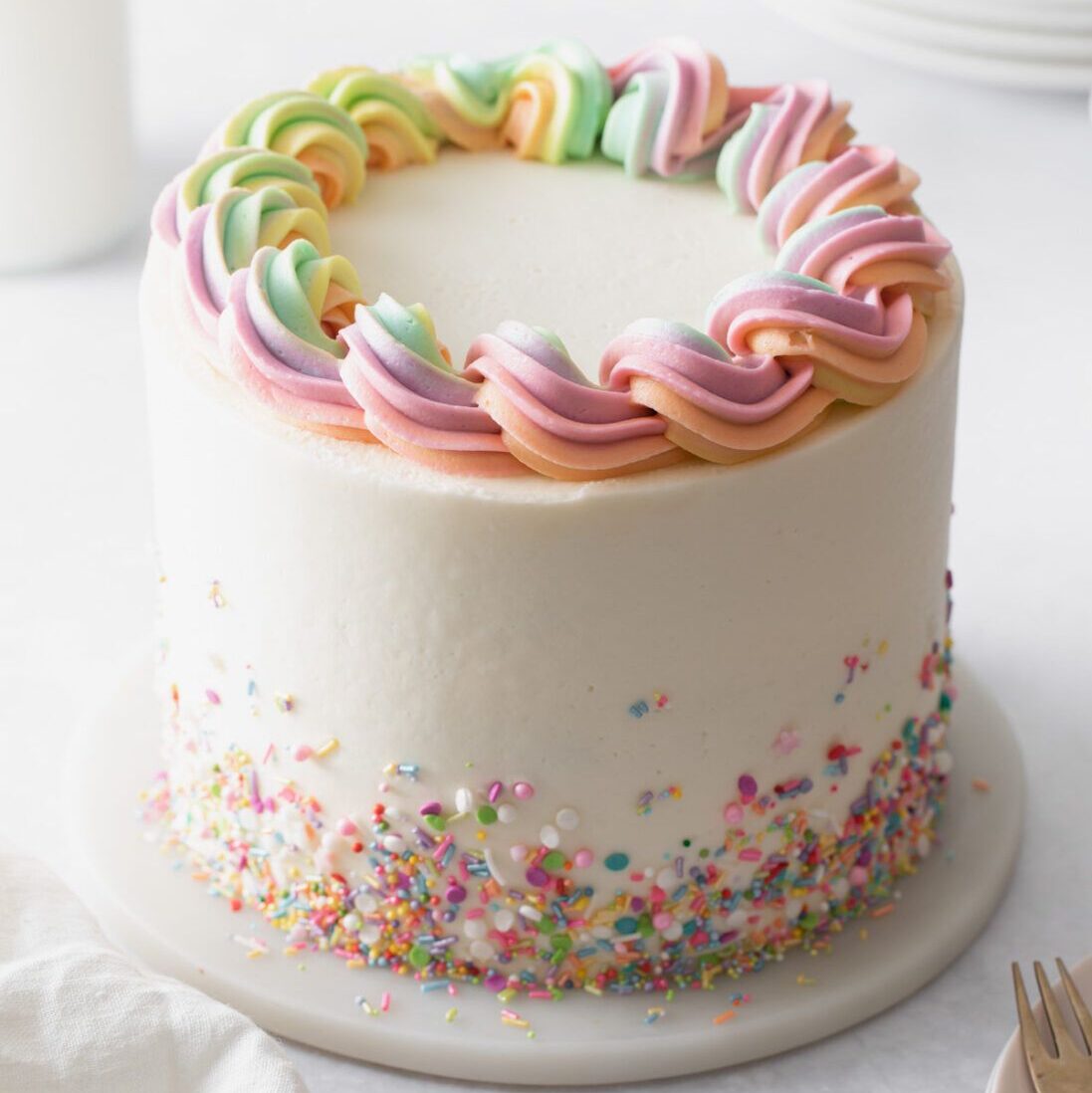 happy-holidays-sprinkled-cake