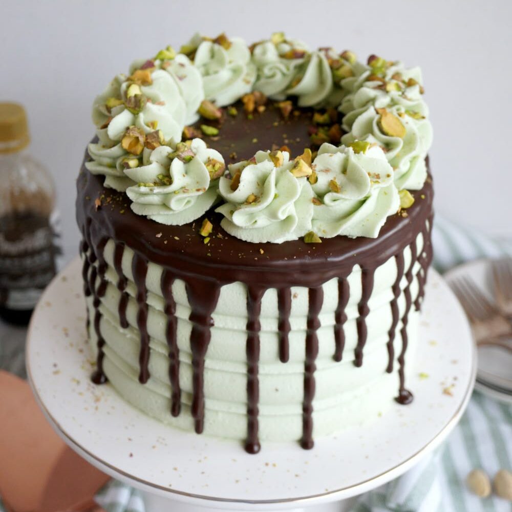 pastachio choco drip cake