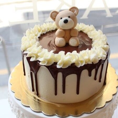 teddy drip cake